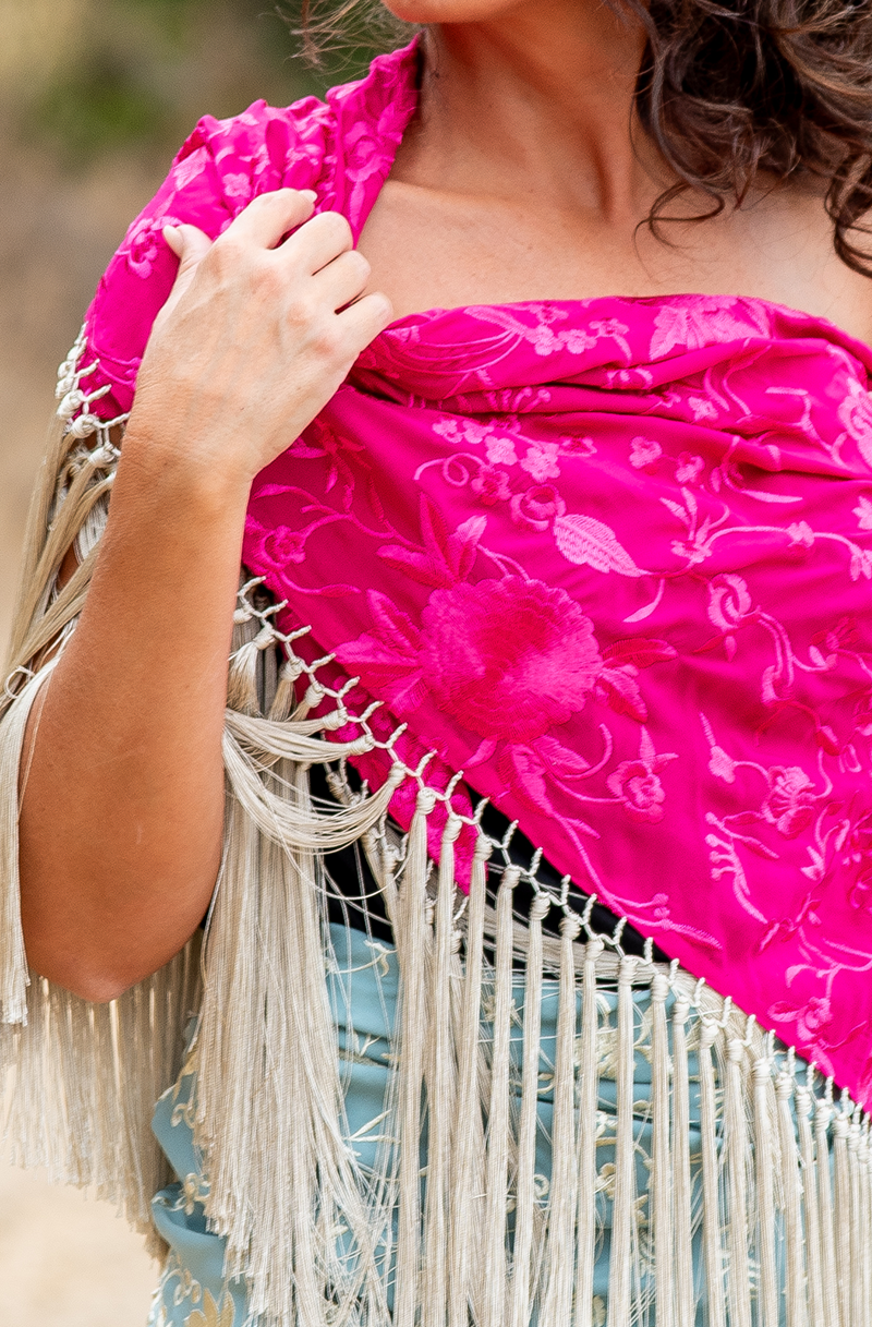 Mantón Cantiña | Rosa con fleco beis