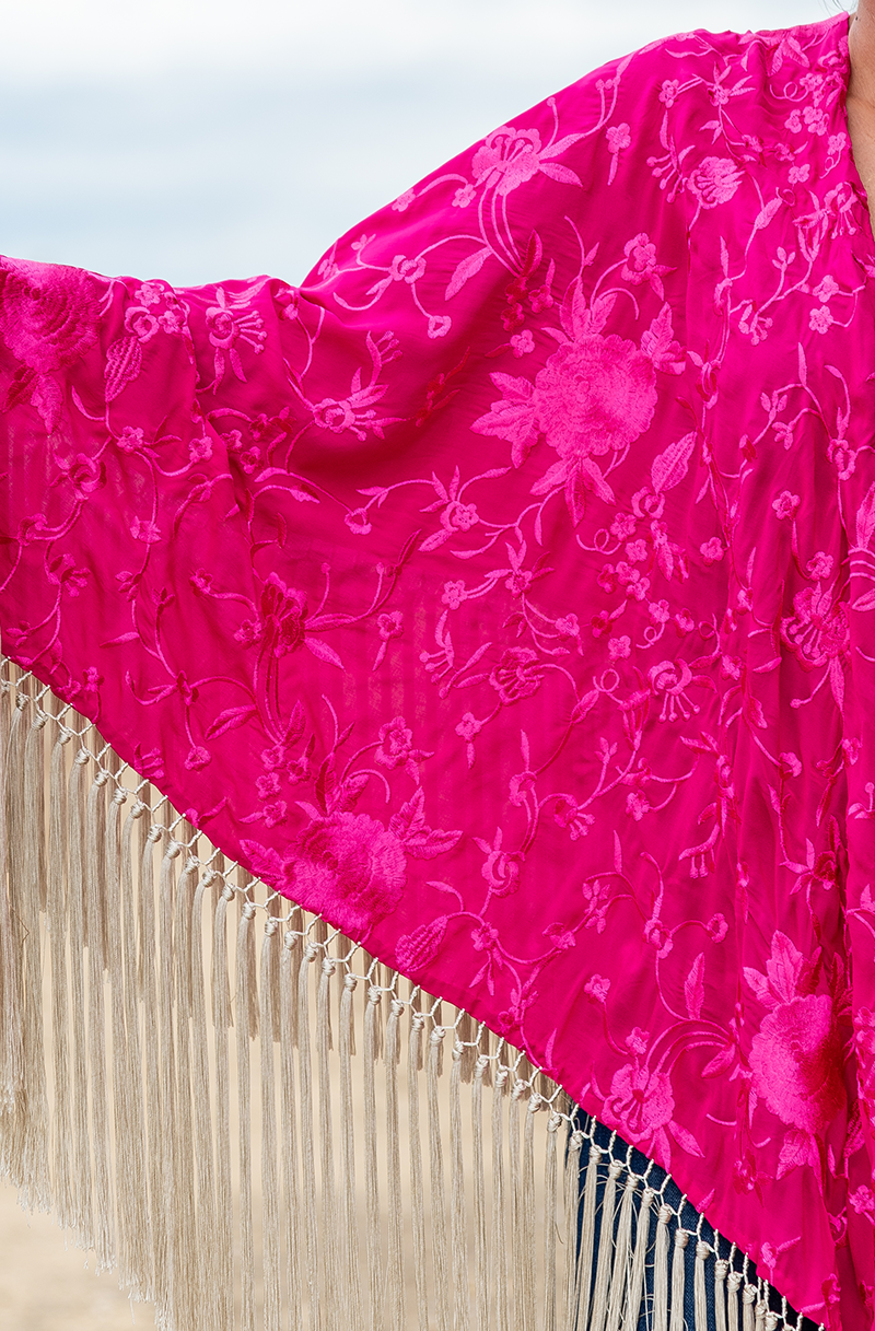 Mantón Cantiña | Rosa con fleco beis